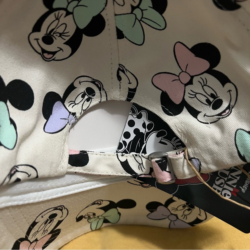 Disney Minnie Mouse Hat - Picture 2 of 5